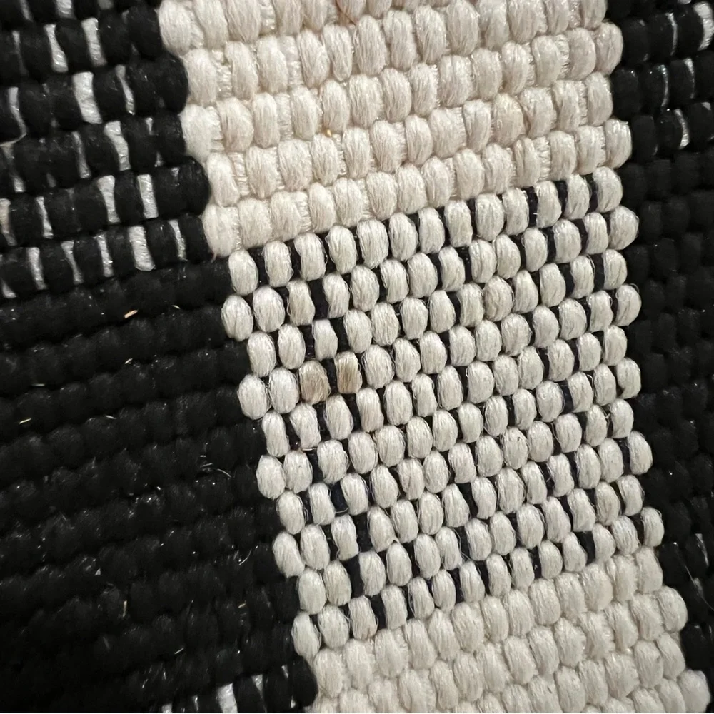 Like New Mohawk Indoor Outdoor Black & White Checkered 2’x3’ Rug